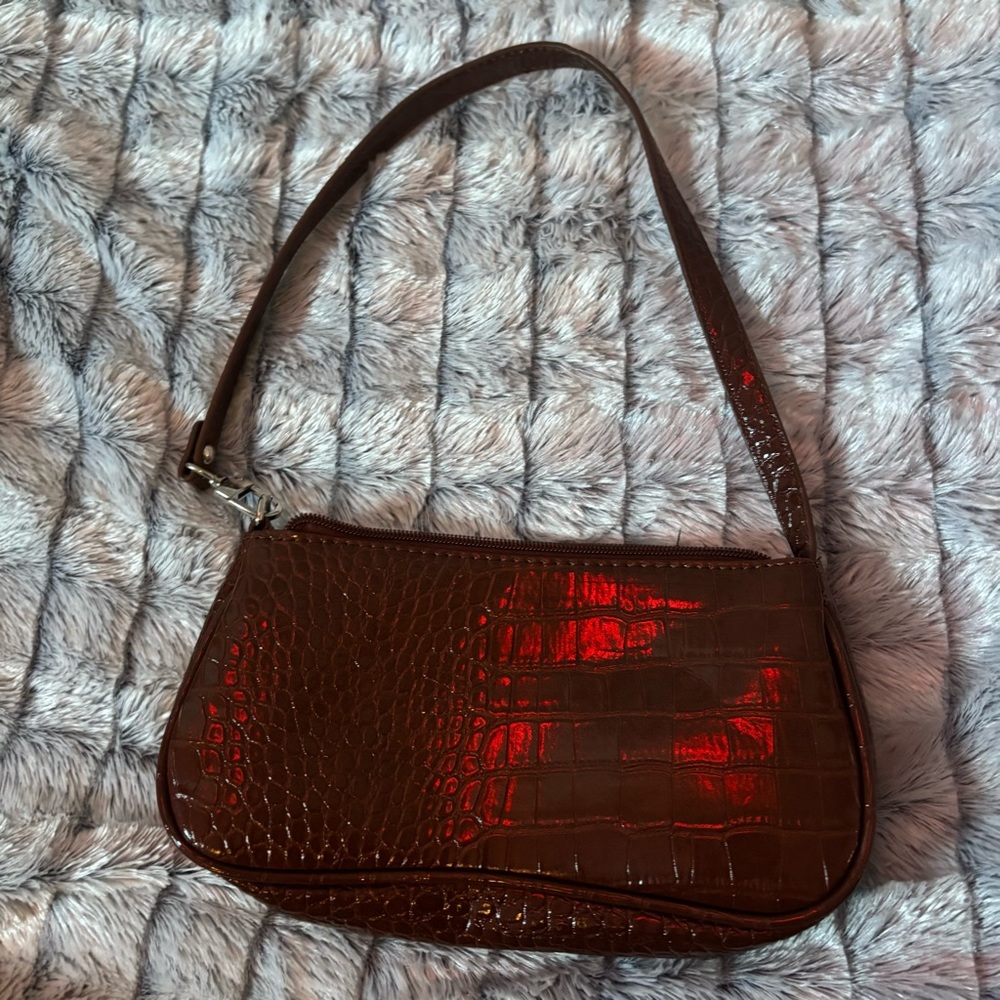 Elegant Brown Crocodile-Embossed Women's Bag